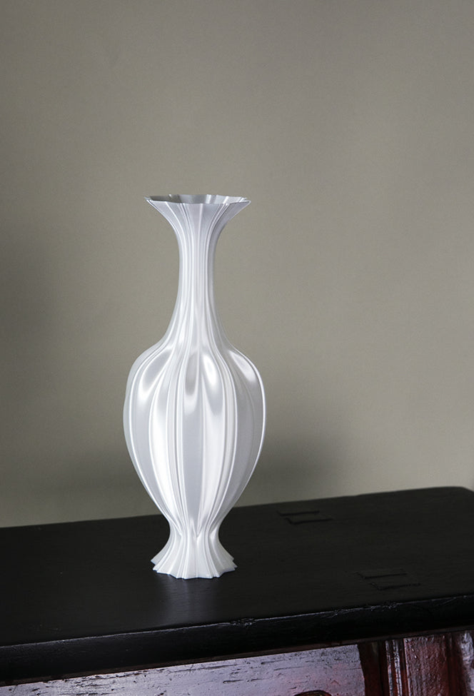 Le murmure du printemps : Vase héritage en soie-satin 🌿