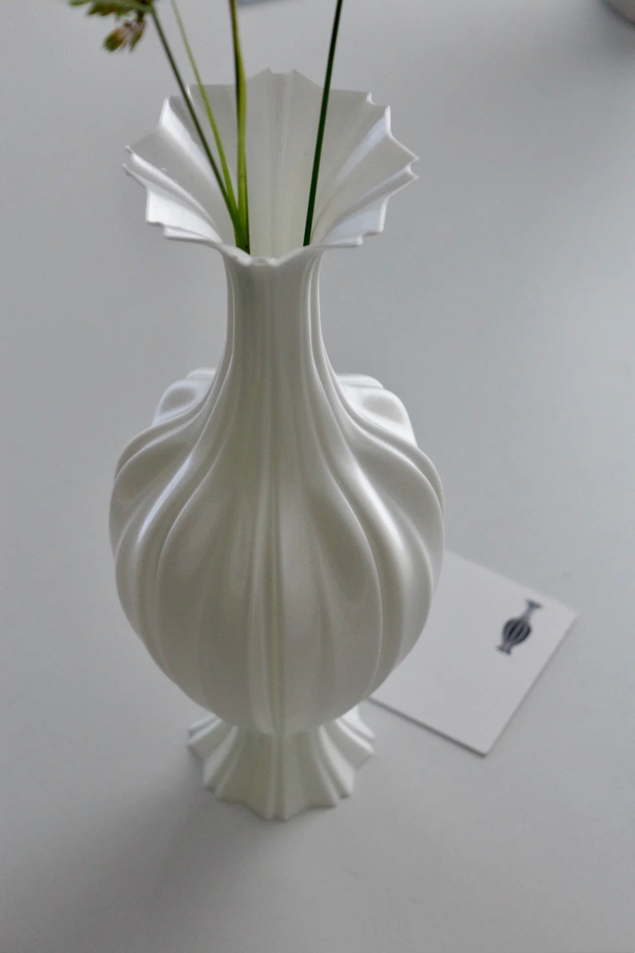 Le murmure du printemps : Vase héritage en soie-satin 🌿