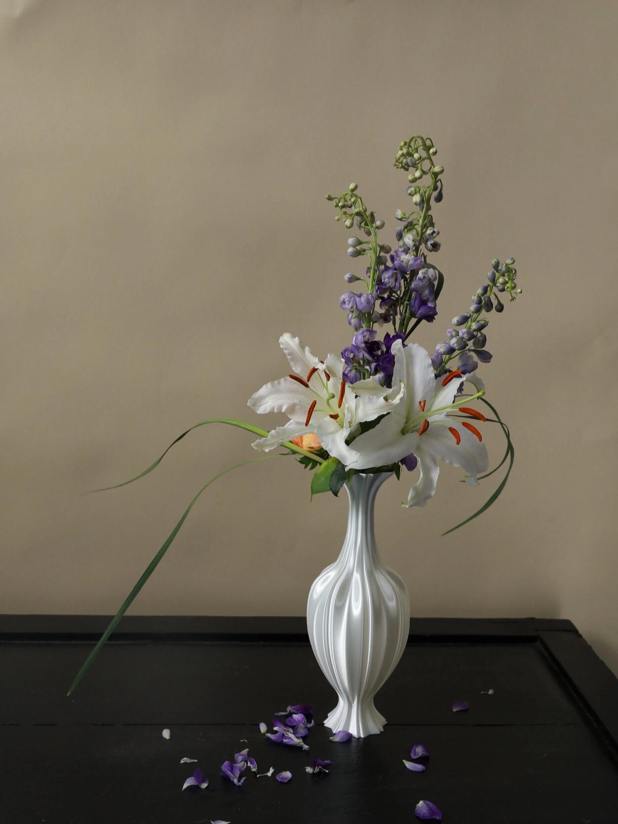 Le murmure du printemps : Vase héritage en soie-satin 🌿